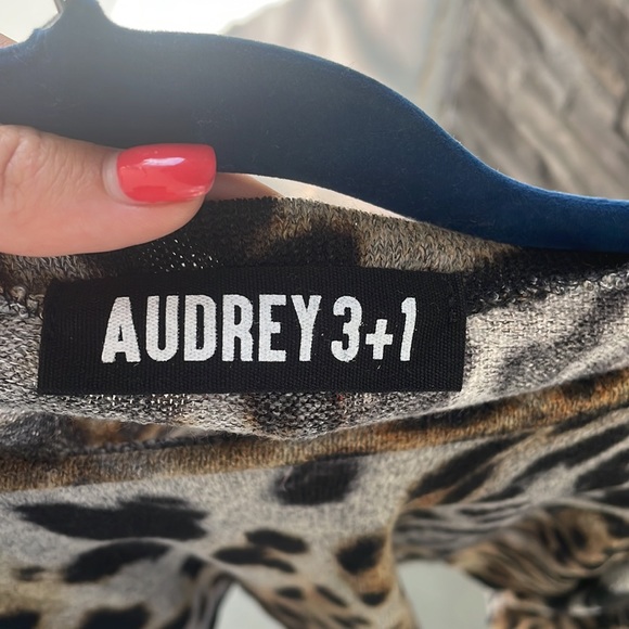 Leopard top. - Picture 3 of 3